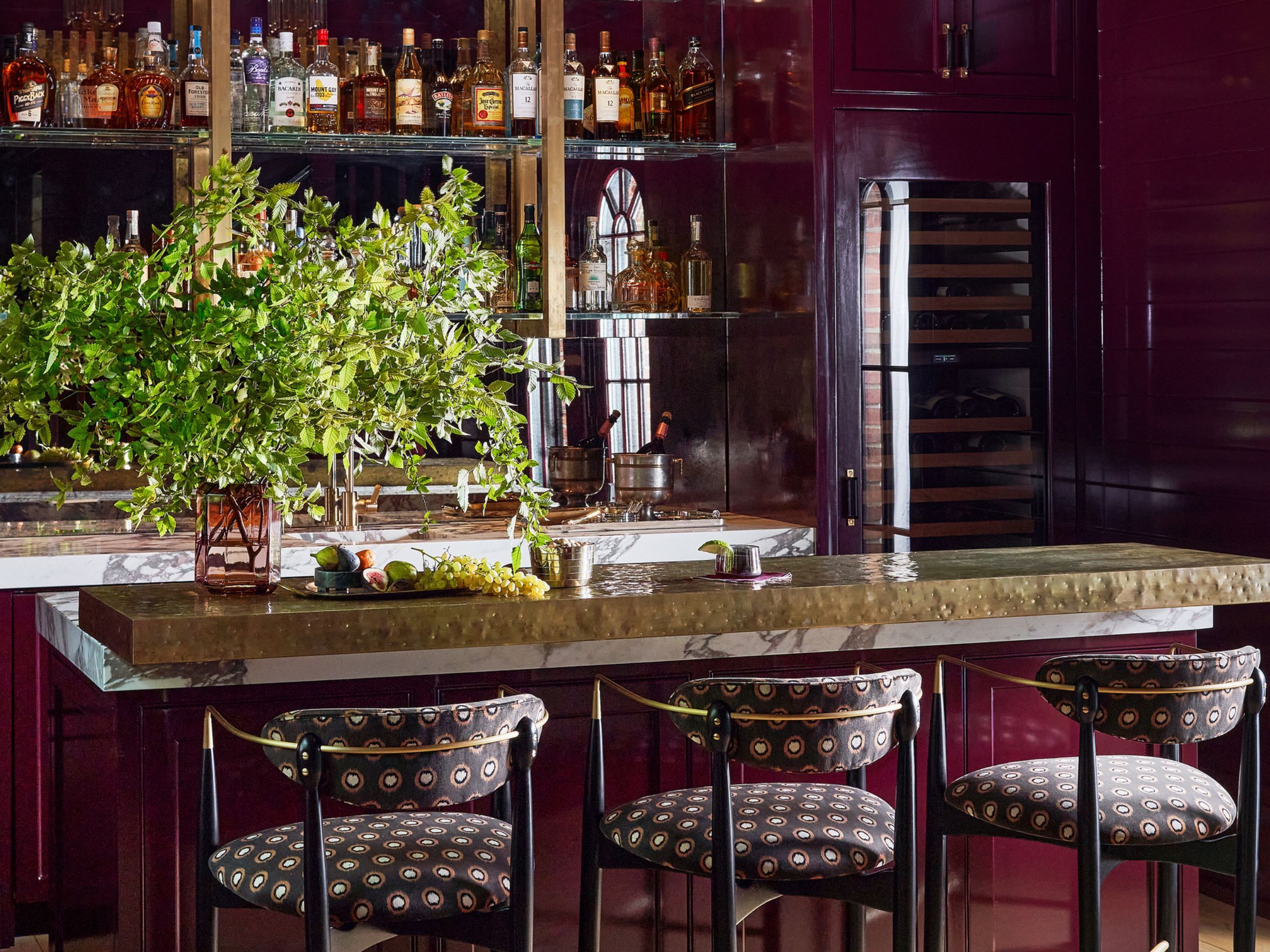 Design Secrets for Bar Counters and Wine Cabinets in Premium Hotels