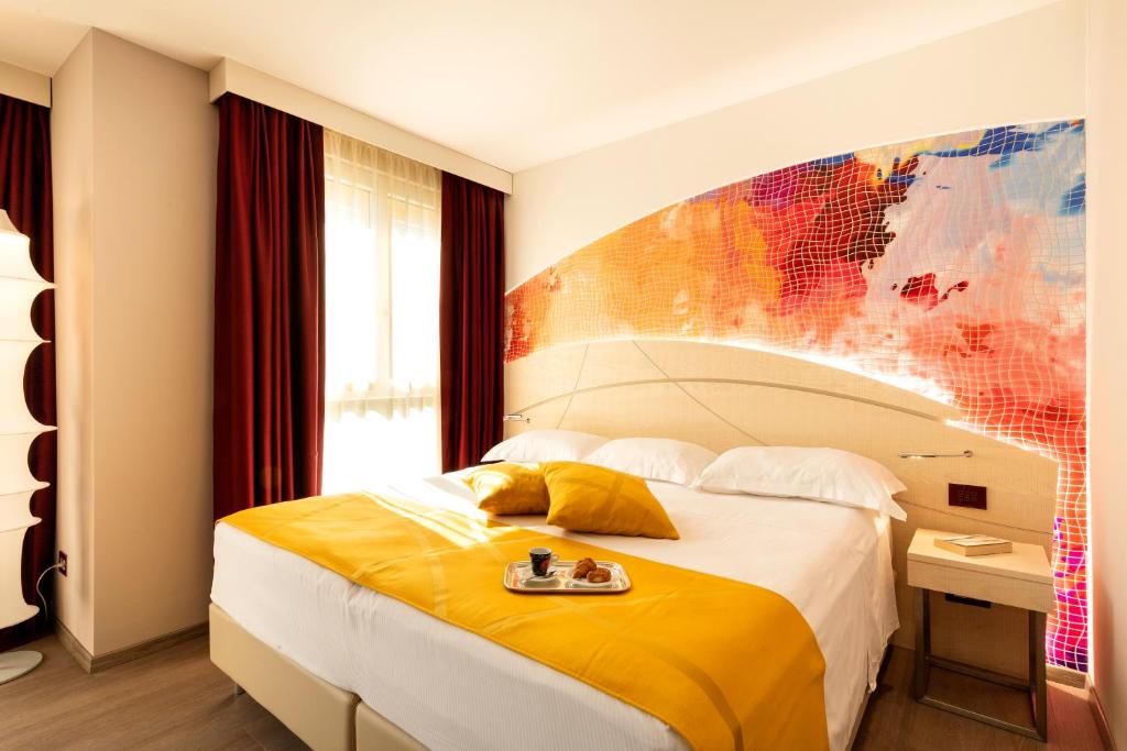Hotel Bedroom Interior Color Coordination by Style