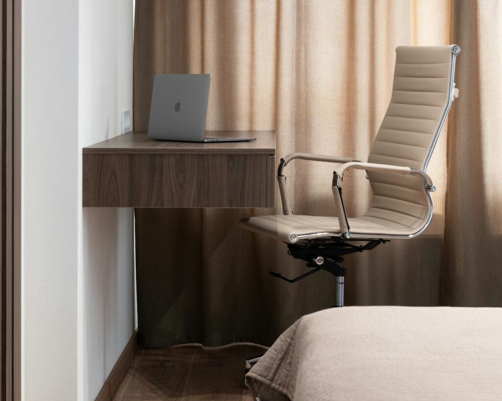 Hotel Desk Layout Solutions for Business Travelers