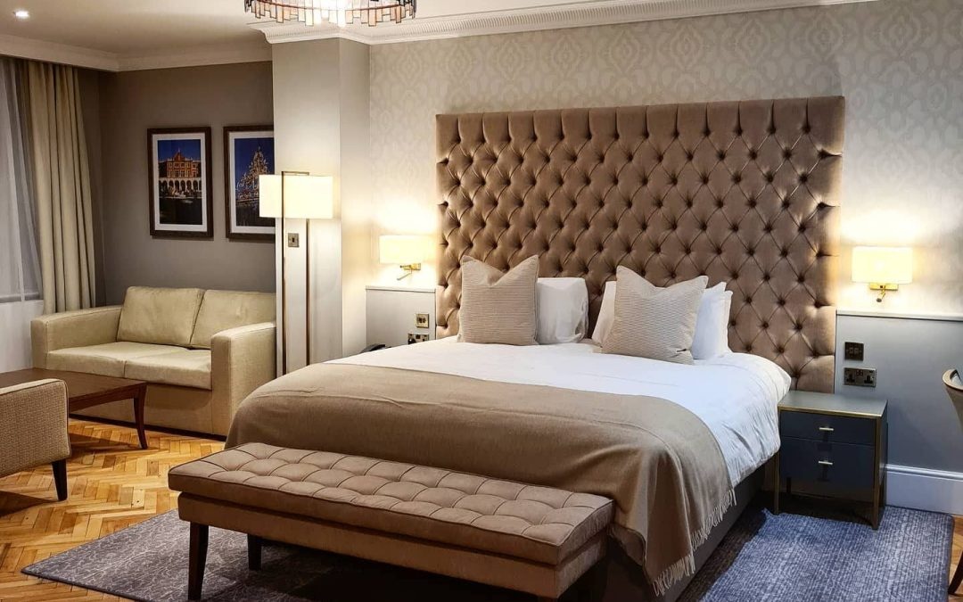 How Hotel Interiors Influence Guest Reviews and Satisfaction
