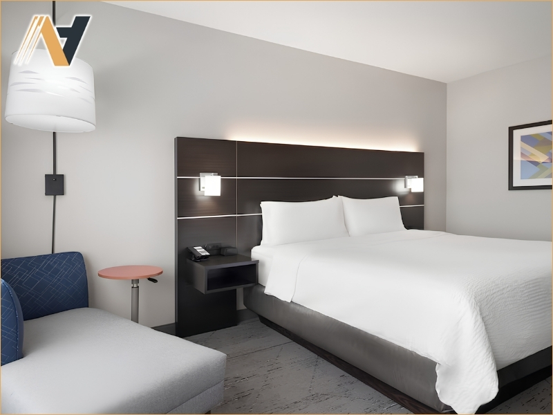 Choosing practical bedside furniture for hotel rooms